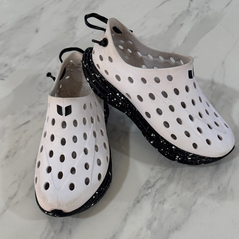 Kane White Slip-On with Black Speckled Soles